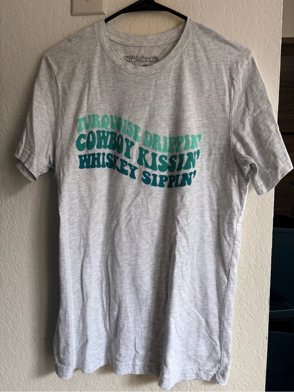 Women’s Light Gray Short-Sleeve Tee with Turquoise Graphic
